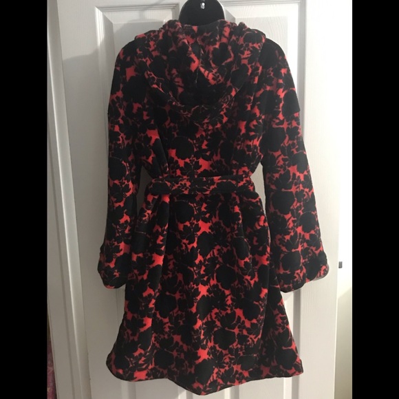 New rare Vera Bradley hooded plush fleece robe, Silhouette Floral red and black - Picture 3 of 15